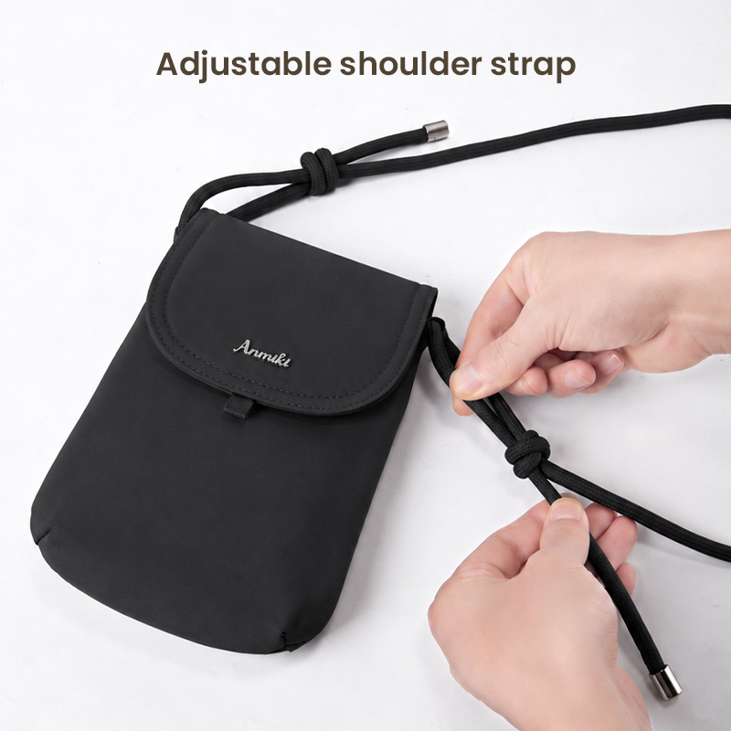 Adjustable shoulder strap detail