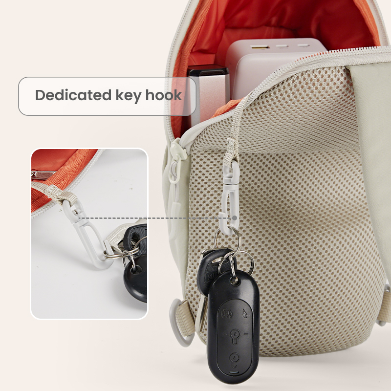 Interior mesh pocket with dedicated key hook