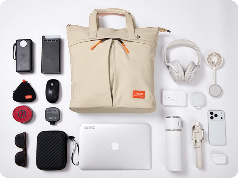 Large storage capacity travel tote bag